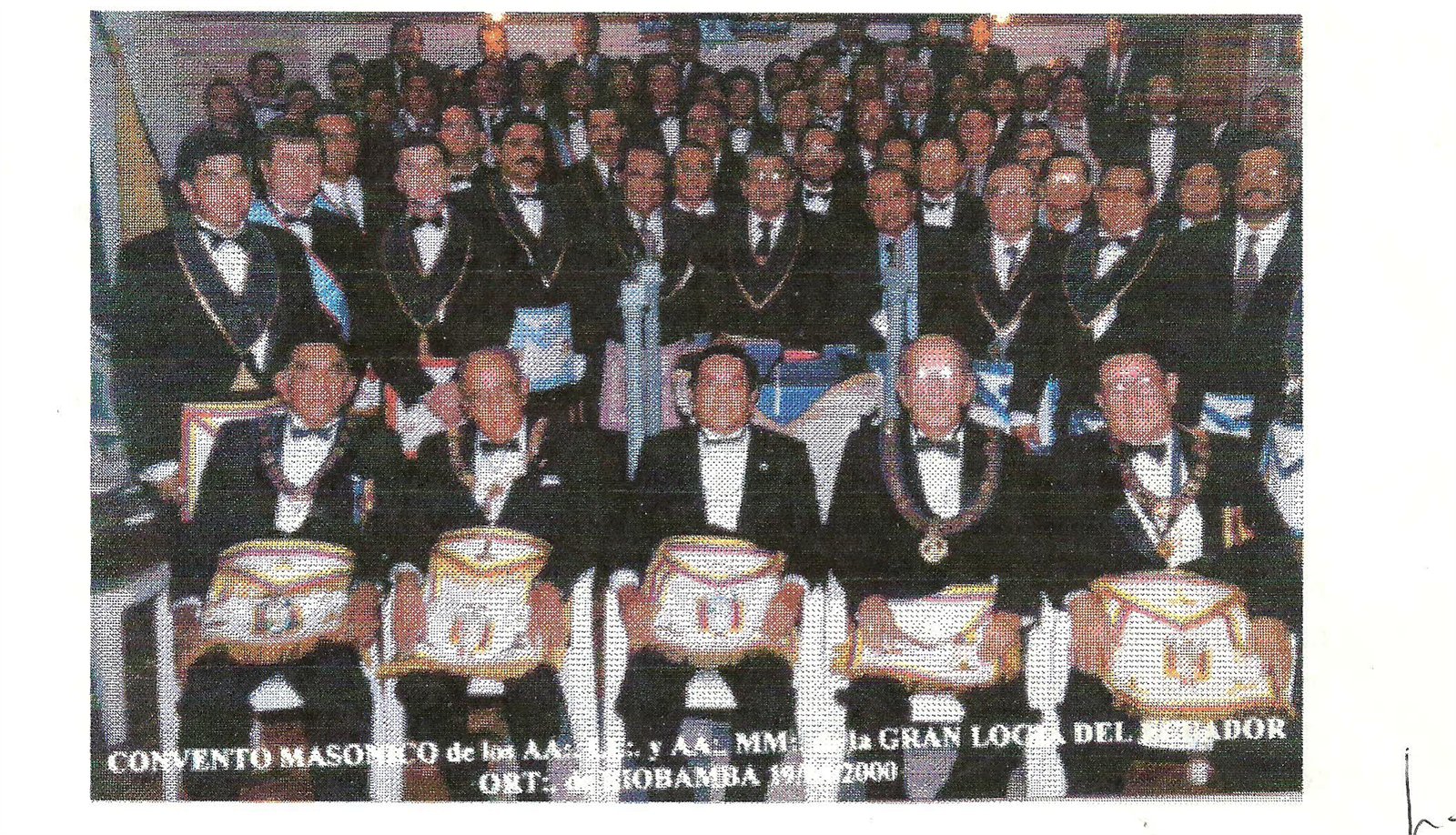 Participantes del Tercer Convento Masónico reunido en Riobamba en 2000