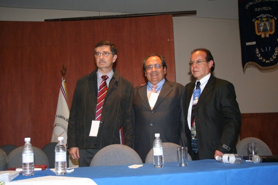 Tres Grandes Maestros Distritales reunidos